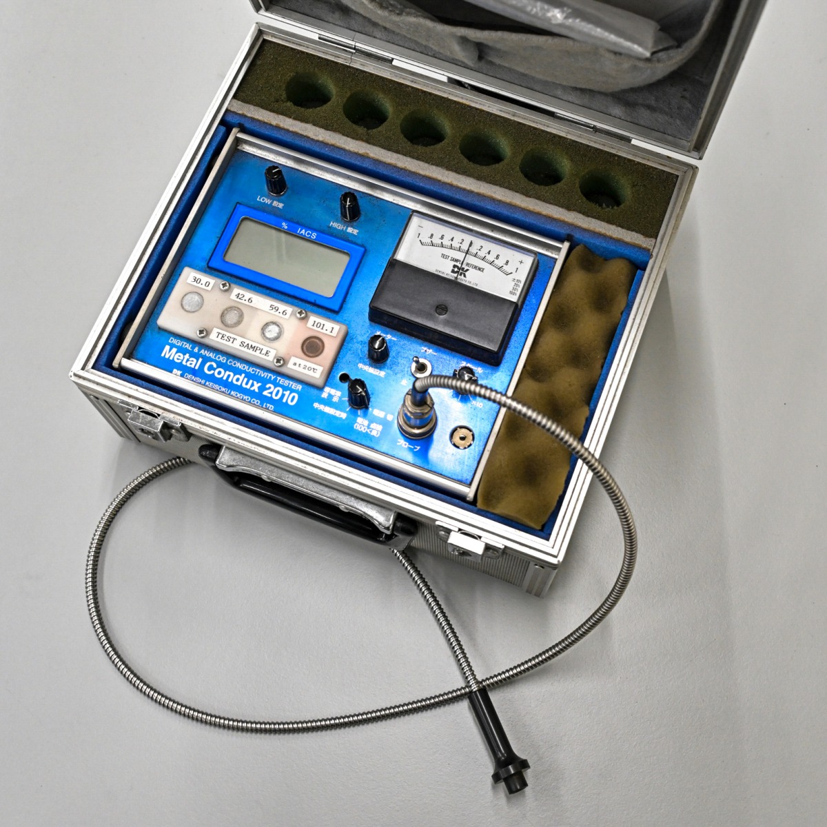 Conductivity tester