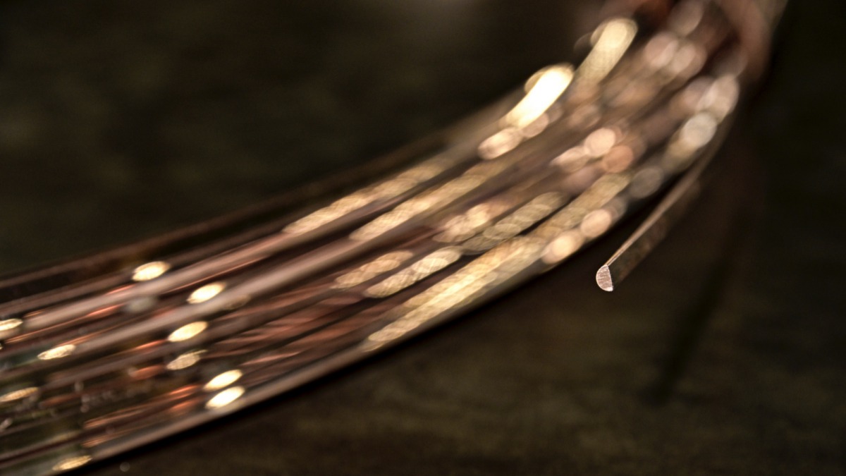 Copper/aluminum ultrafine wire, irregular-shape bar and precision metal material